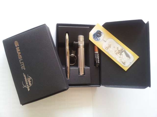 MAG-LITE Solitaire LED plus pero FISHER Space Pen